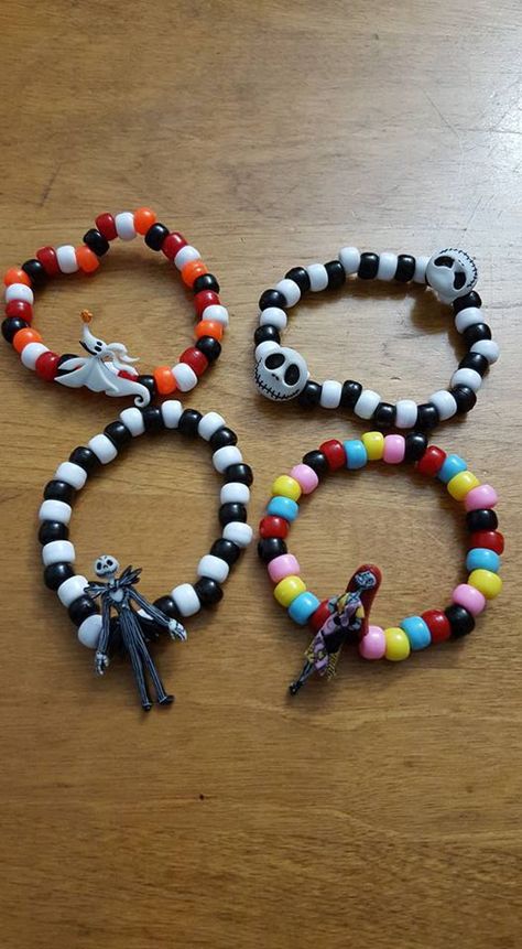 Nightmare Before Christmas singles Nightmare Before Christmas Beaded Bracelet, Nightmare Before Christmas Bracelet, Kandi Bracelets Singles, Christmas Kandi, Nightmare Before Christmas Crafts, Kandi Singles, Kandi Singles Ideas, Pulseras Kandi, Pony Bead Bracelets