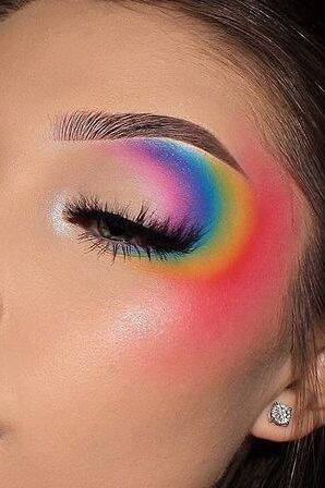 15 Best Summer Makeup Looks Trending This Year (2024) Makeup Looks Vibrant, Vibrant Makeup Looks, Punk Makeup Looks, Dewy Summer Makeup, New Makeup Trends, Dramatic Eyeliner, Neon Lips, Asian Makeup Tutorials, Vibrant Makeup