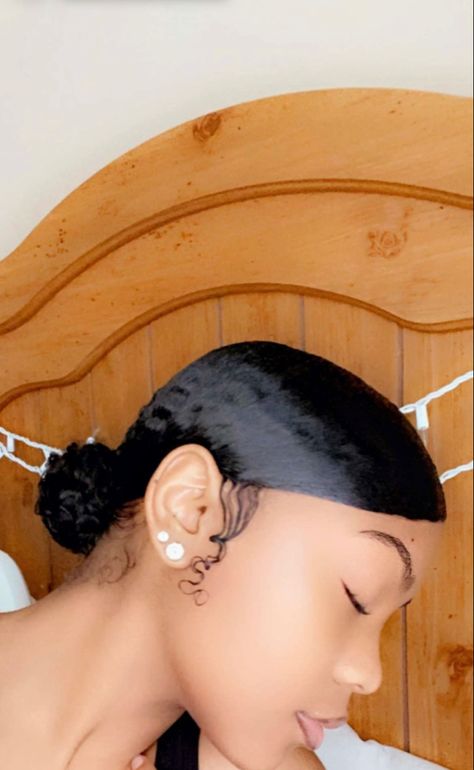 Slick Bun, Natural Hair Care Tips, Natural Hair Beauty, Slick Hairstyles, Curly Girl Hairstyles, Short Black Hairstyles, Natural Hair Tips, Human Hair Lace Wigs, Side Part