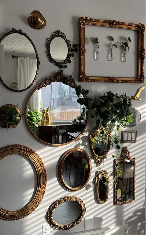 Practical Apartment Decor, Refined Home Decor, Living Room Wall Decor Ideas Maximalist, Wall Decor Mirror And Pictures, Modern Vintage House Decor, Oddities Gallery Wall, Simple Home Wall Decor, How To Make A Modern House Look Vintage, House Decor Unique