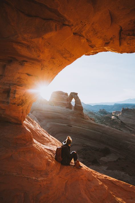 Beat the crowds and see this world-famous arch during sunrise! The Delicate Arch hike is a 2.9 mile out and back trail that takes you up close and personal to an iconic Utah monument and leaves a lasting impression of adventure and curiosity. #Utah #Moab #DelicateArch #ArchesNPS #desert Utah National Parks Road Trip, Utah Road Trip, Delicate Arch, Nature Architecture, Hiking Quotes, National Park Road Trip, Utah Travel, Hiking Fashion, Inspiration Photography