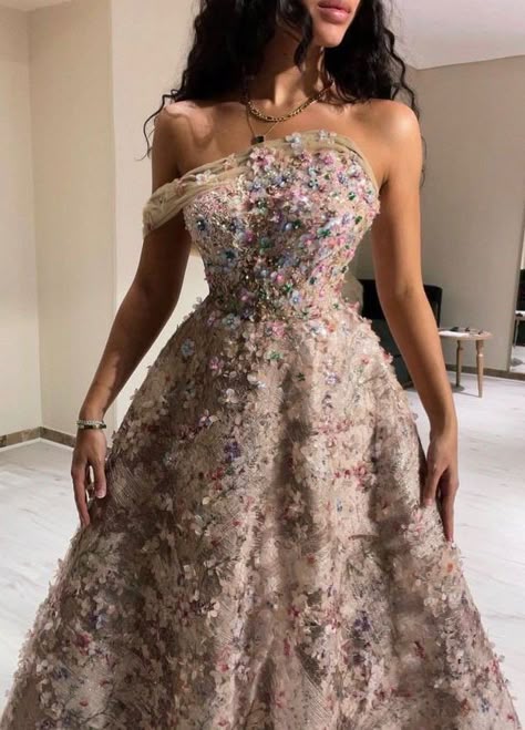 Bride Dress Simple, Ellie Saab, Ankara Dress Styles, Classy Wedding Dress, Stylish Wedding Dresses, Classy Prom Dresses, Fancy Wedding Dresses, Fancy Dresses Long, Elegant Dresses Classy