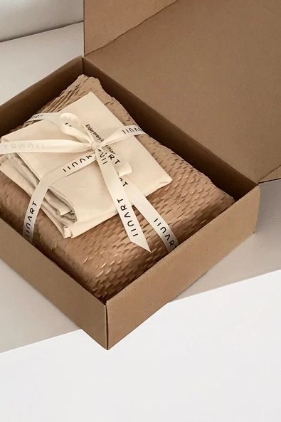 Kraft paper and Eco-friendly paper Kraft Box Packaging, Kraft Paper Packaging, Packaging Diy, Packaging Ideas Business, Kraft Paper Wrapping, Kraft Bag, Packing Jewelry, Kraft Boxes, Eco Friendly Paper