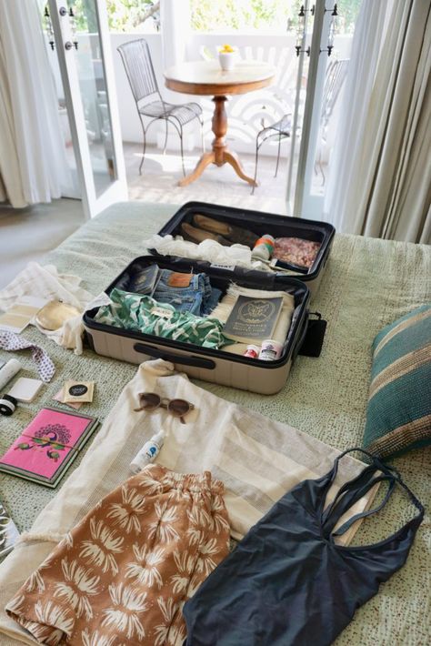 10 Packing Hacks to Fit Everything into a Carry-On - HOUSE of HARPER #packing #traveling #howtopack #travel #vacationing Salford City, Packing Hacks, Packing Tips For Travel, Breakfast For Kids, Packing Tips For Vacation, Travel Scrapbook, Travel Packing, Packing Tips, Travel Aesthetic