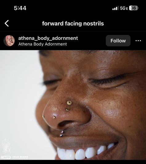 Forward Nostril Piercing, Upper Nostril Piercing, Mantis Piercing, High Nostril Piercing, Pretty Body, Nostril Piercing, Piercing Inspo, Face Piercings, Nose Piercings