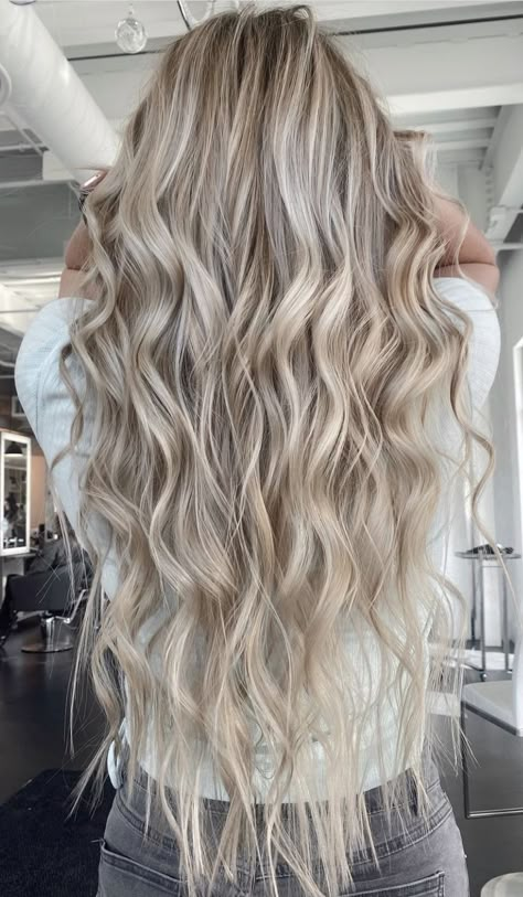 V Cut Hairstyle, Colour Hairstyles, Winter Blonde Hair, Fall Blonde Hair Color, Blonde Hair Goals, Blonde Shades, Perfect Blonde Hair, Bright Blonde Hair, Fall Blonde Hair