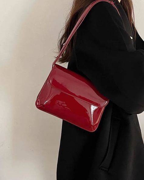 Retro Red Patent Leather Small Shoulder Bag with Magnetic Closure 🔴✨ Only for $24.95 with free shipping! Order product here: https://shortlink.store/rvxauzis7c5i #retroredbag #patentleatherbag #redshoulderbag #retrostyle #redpatentleather Minimalist Tote Bag, Patent Leather Bag, Vintage Crossbody Bag, Patent Leather Handbags, Leather Handbags Women, New Fashion Trends, Shoulder Messenger Bag, Small Shoulder Bag, Stylish Fashion