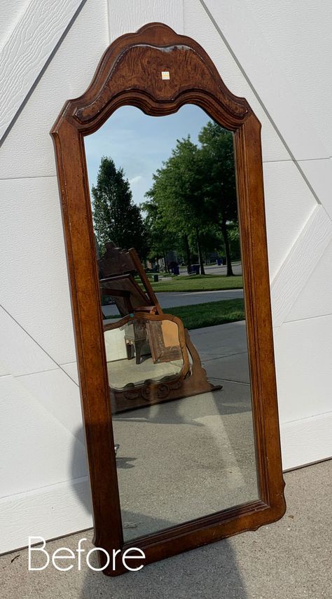 Painted Wood Mirror Frame, Painted Antique Mirror Frame, Redo Mirror Frame Diy, Mirror Renovation Diy, Vintage Wooden Mirror, Wood Mirror Frame Makeover, Paint Mirror Frame Diy, Update Mirror Frame, Mirror Wall Makeover