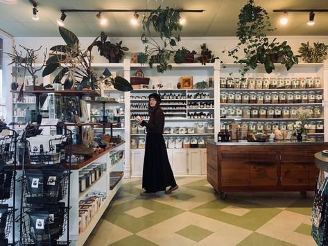 Apothecary Shop Interior, Tea And Spice Shop, Apothecary Design Interior, Herbal Shop Design, Herb Shop Interior, Home Apothecary Room Decorating Ideas, Herbal Store Design, Wellness Store Design, Apothecary Set Up