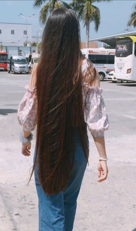 Huge Hair, Long Shiny Hair, Extremely Long Hair, Long Silky Hair, Long Healthy Hair, Belle Silhouette, Long Hair Pictures, Really Long Hair, Super Long Hair