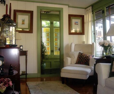 Door Cream Walls Green Trim, Cream Walls With Green Trim, Green Trim Bedroom, Light Green Walls Dark Green Trim, White Walls Green Trim, Light Green Walls Living Room, Green Trim White Walls, Green Trim Interior, Green Interior Trim