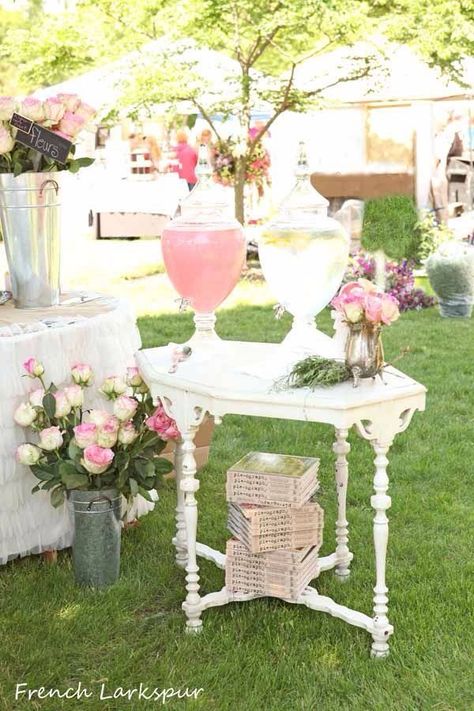 Flowers And Vases, Water Ideas, Vintage Tea Parties, Ladies Brunch, Shabby Chic Party, Chic Bridal Showers, Flower Birthday, Party Garden, Bridal Tea