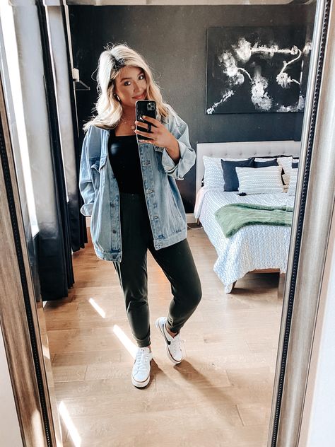 Casual Fall Outfits Denim Jackets, Nike Court Legacy Outfits Women, Womens Nike Court Legacy Outfit, Outfits With Nike Court Legacy Shoes, Nike Legacy Outfit, Nike Shoes Outfits For Women Casual, Nike Legacy Court Outfit, Nike Legacy Court, Nike Court Legacy Outfit