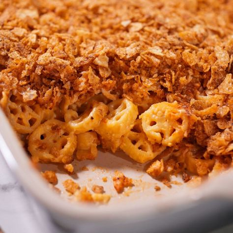 Wagon Wheel Western BBQ Mac & Cheese By Jeff Mauro Bbq Mac And Cheese Recipe, Bbq Mac And Cheese, Western Bbq, Bbq Chips, Jeff Mauro, Old Fashioned Bread Pudding, Baked Mac N Cheese, Baked Mac, Mac Cheese