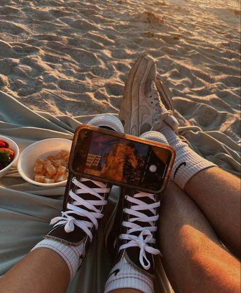 #beach #picnicideas #sunset #ocean #boyfriend #datenight #picnic Beach Picnic Date, Beach Date, Sunset Ocean, Picnic Date, Instagram Photo Inspiration, Beach Picnic, Beach Blanket, Insta Photo Ideas, Insta Photo