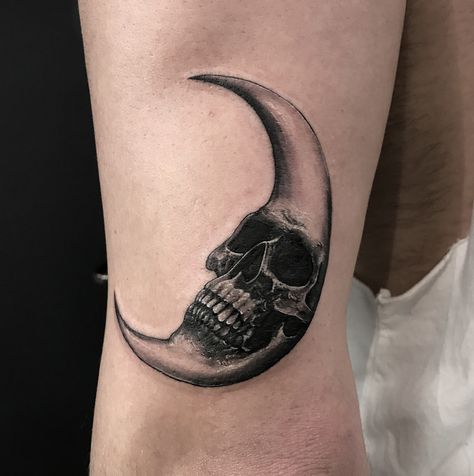 Skull Moon Tattoo | Tattoo Ideas and Inspiration Skull Moon Tattoo, Dragon Tattoo Back, Moon Tattoo Design, Half Moon Tattoo, Indian Feather Tattoos, Skull Moon, French Bulldog Tattoo, Feminine Skull Tattoos, Heart Tattoo Wrist