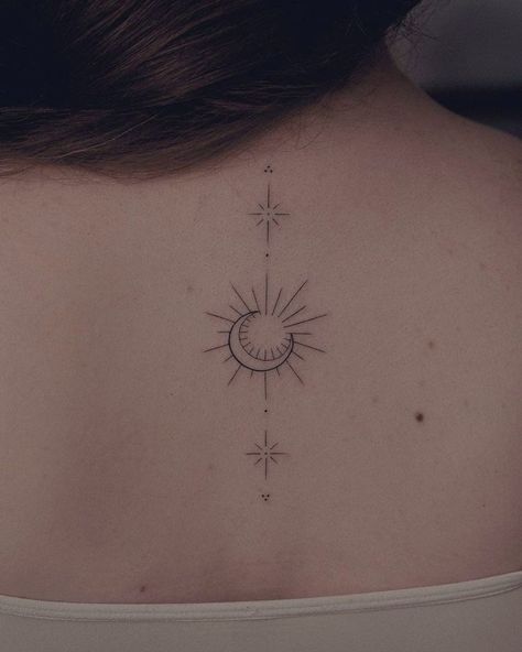 Tattoo Sonne, Looks For Summer, Hippie Tattoo, Neck Tattoos Women, Back Of Neck Tattoo, 2024 Nails, Small Pretty Tattoos, Nail Looks, Spine Tattoos For Women