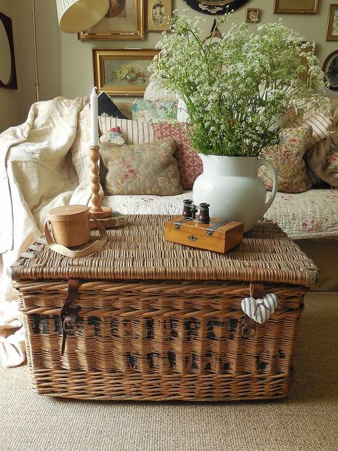 Wicker Trunk, Wicker Shelf, Kusadasi, Wicker Decor, Cottage Interiors, Vintage Cottage, Cottage Living, Wicker Furniture, Cottage Homes