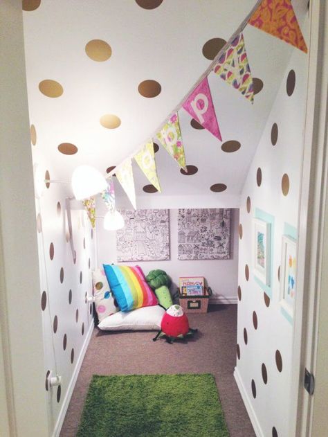 12 charming ways to use the space under the stairs Stairs Nook, Under Stairs Playroom, Stair Nook, تحت الدرج, Mommo Design, Under The Stairs, Gold Dot, Toy Rooms, Big Girl Rooms