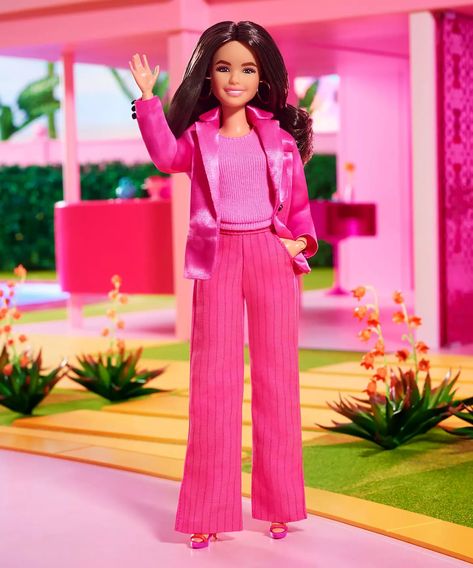 Barbie: Readers share their relationship with the doll - Los Angeles Times Mattel Creations, Big Bouncy Curls, Barbie The Movie, Barbie Costume, Pink Trousers, Satin Blazer, Pink Power, Barbie Movie, Pink Suit