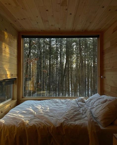 Woodsy House, Cabin Aesthetic, Interior Modern, Modern Cabin, Window View, House Room, House Goals, Cabins In The Woods, Cozy Space