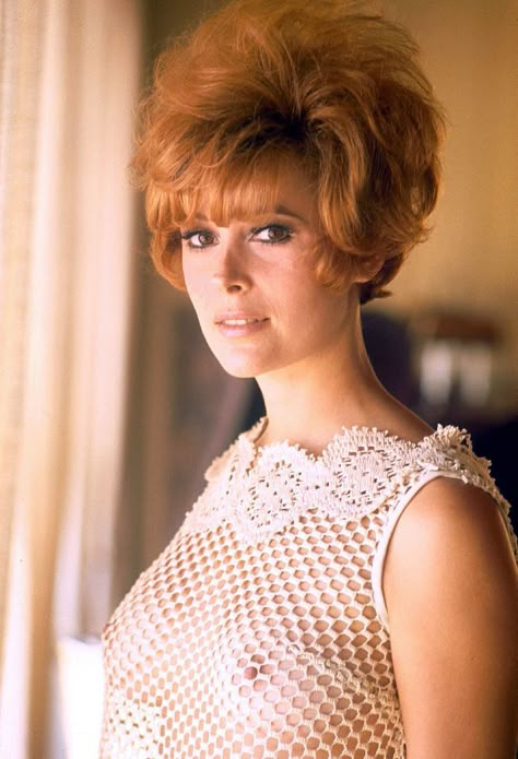 Iconic Redheads, Power Lady, Jill St John, Red Hair Inspiration, Henry Kissinger, James Bond Girls, Jessica Day, Big Women Fashion, Bright Red Hair