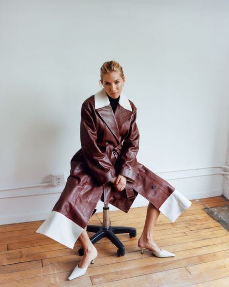 Anatomy Of A Scandal, Leather Trench Coat Woman, Turning 40, Best Leather Jackets, Sheepskin Coat, Sienna Miller, K Drama, Leather Trench Coat, Leather Shirt