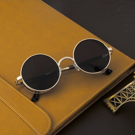 Circular Sunglasses Men, Sunglasses Styling, Trending Bags, Circular Sunglasses, Elegant Sunglasses, Mens Aesthetic, Types Of Sunglasses, Circle Sunglasses, Casual Sunglasses