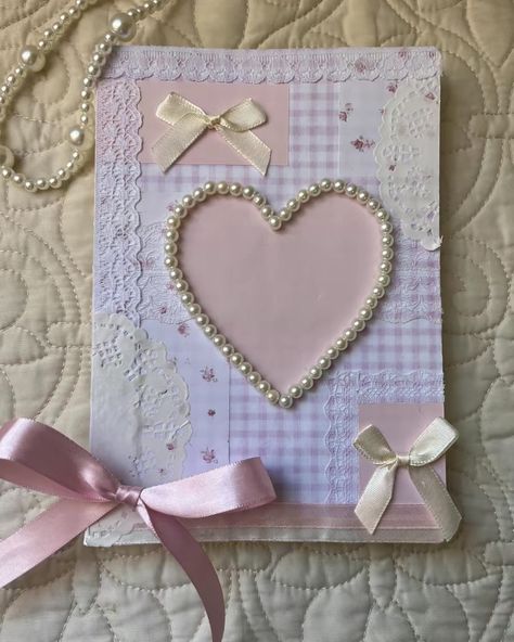 Pink Scrapbook, Lukisan Comel, Desain Buklet, Diy Birthday Gifts For Friends, Pretty Journals, Viral On Tiktok, Diy Journal Books, Bullet Journal Design Ideas, Easy Diy Gifts