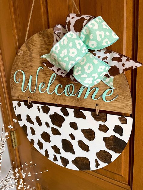 Cow Print Welcome Sign Round, Cow Door Sign, Rectangle Door Signs, Cow Print Gifts, Round Door Hanger Ideas, Painting Cow Print, Door Leaners, Cow Door Hanger, Country Craft Ideas