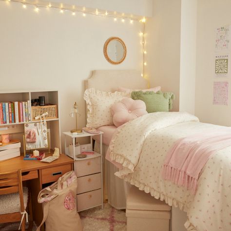 Pretty in Pink Room 🎀 - Dormify Green And Pink Dorm Room, Dorm Room Inspo Pink, Pink And Green Dorm Room, Purdue Dorm, Flower Dorm Room, Floral Dorm Room, Pink Dorm Room Aesthetic, Pink Dorm Room Ideas, Dorm Room Decor Pink