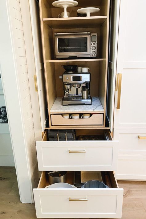 hide appliances kitchen storage ideas Hide Appliances, Kitchen Appliance Storage, Clutter Free Kitchen, Organization Design, Appliance Cabinet, Kitchen Storage Space, Hidden Kitchen, Appliances Storage, Kitchen Drawer Organization