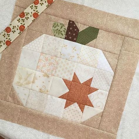 Quilted Pumpkins, Pumpkin Quilts, Pumpkin Quilt Pattern, Pumpkin Quilt, Autumn Quilts, Halloween Quilt Patterns, Fall Quilt Patterns, Fall Quilt, Fall Sewing