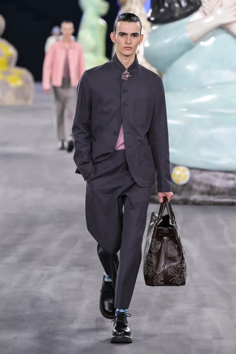 Dior Men Spring 2025 Men’s Runway, Fashion Show & Collection Review [PHOTOS] Mens Runway Fashion, Paris Fashion Week Men, Dior Men, Spring 2025, Show Collection, Men Spring, June 2024, Jessica Chastain, Mens Spring