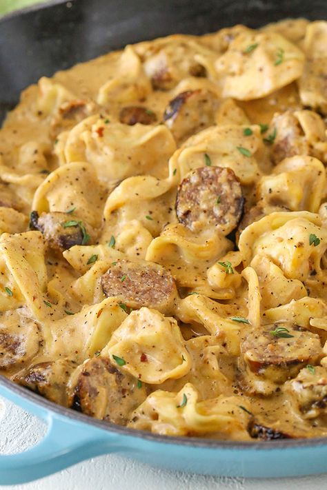 Food Alfredo, Easy Pasta Dinner Recipes, Tortellini Alfredo, Sausage Dinner, Desayuno Keto, Sausage Tortellini, Easy Pasta Dinner, Tortellini Recipes, Recipes Family