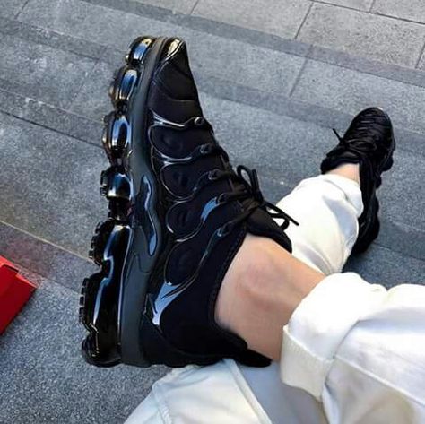 Pinterest | @issalexis Vapormax Plus Black, Vapor Max Plus, Nike Vapormax Plus, Nike Vapor Max, Sneakers Noir, Sneaker Shop, Vapor Max, Black Nike Shoes, Nike Vapormax