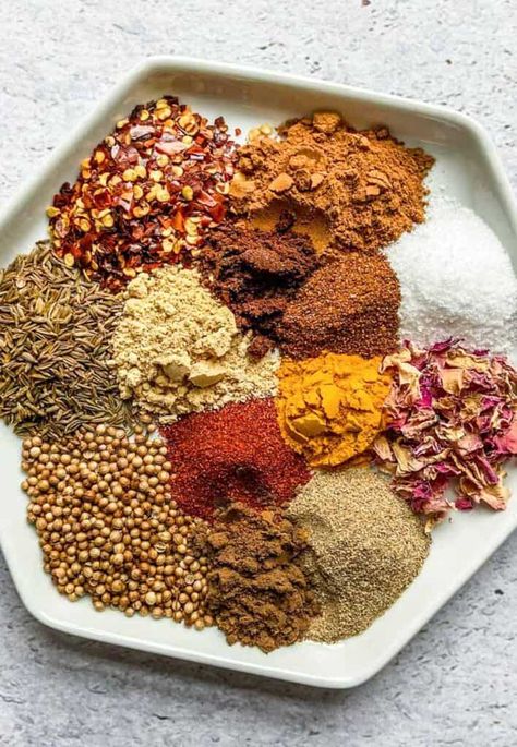 Here's what you'll need to make your own ras el hanout spice blend at home. Ras El Hanout Recipe, Ras Al Hanout, Moroccan Spice Blend, Turkish Spices, African Spices, Middle East Food, Middle East Recipes, Moroccan Dishes, Spice Blends Recipes