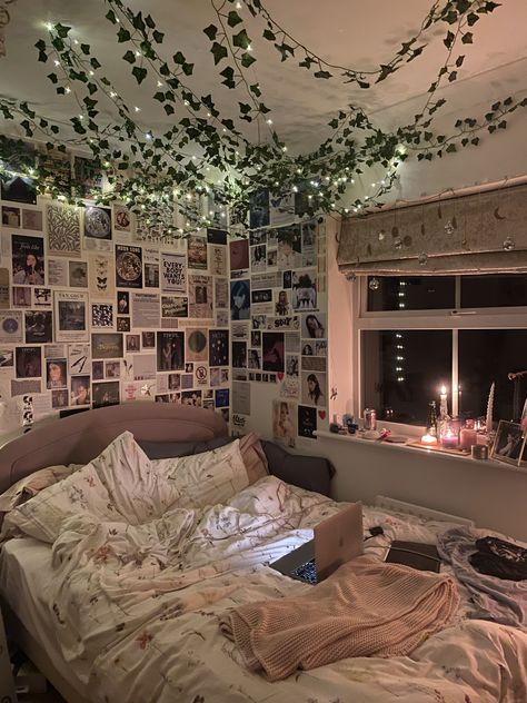 Dream Bedroom Inspiration, Comfy Bedroom, Chill Room, Teenage Room, Messy Room, Room Redesign, Grunge Room, Redecorate Bedroom, Cozy Room Decor