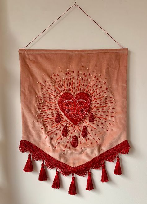 Craft Ideas Paper, Hanging Craft Ideas, Hanging Craft, Paper Wall Hanging, Hand Embroidery Art, Art Textile, Embroidery Inspiration, Embroidery And Stitching, Embroidery Projects