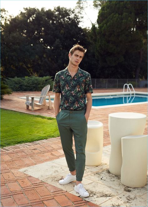 Making a case for green, Ben Allen wears a Hawaiian print shirt and chinos from Mango Man. Summer Men Style, Hawaiian Outfit Men, Hawaiian Shirt Outfit, Men's Summer Outfit, Shirt Outfit Men, Urban Explorer, Formal Men Outfit, Mens Summer Outfits, Vintage Man