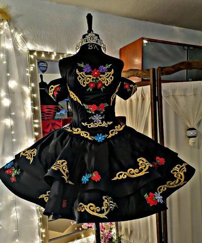 Inexpensive Off Shoulder Bold Embroidery Charro Short Quinceanera Sweet 16 Dress Black Floral Charro Quinceanera Dresses, Quince Mexican Dresses, Mexican Fancy Dress, Dance Dresses Short, Charro Dress, Comunion Dress, Folklorico Dresses, Quince Planning, Quinceanera Dresses Mexican