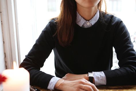 Winter | Button up under a sweater Tomboy Fashion, 가을 패션, Mode Inspiration, Work Attire, Work Fashion, Outfits Casuales, Sweater Weather, Preppy Style, Look Fashion