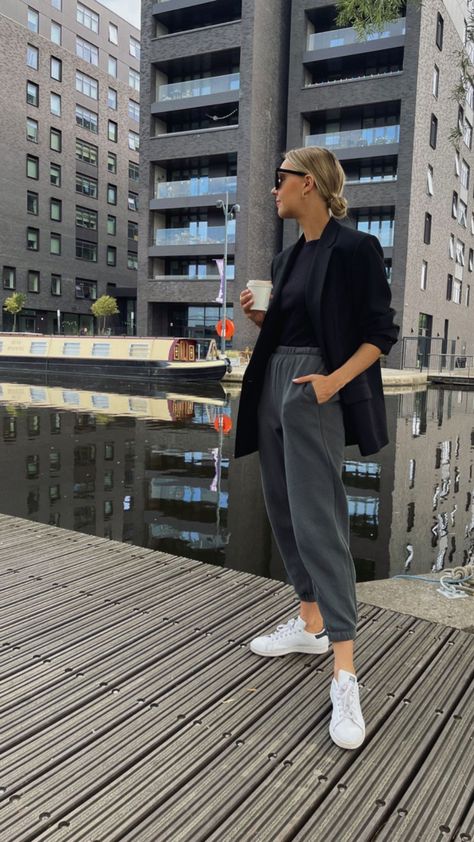 Sporty Office Outfit, Athleisure Office, Chic Athleisure Outfits, Athleisure Work, Office Outfits Women Casual, Chic Office Outfit, Athleisure Outfits Summer, Chic Work Outfit, Outfits Sommer