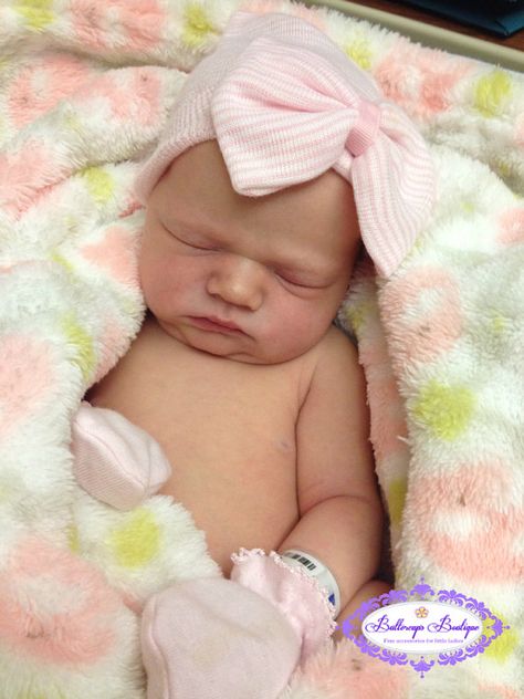 Baby girl hat newborn girl hat newborn by ButtercupsBeanies Baby Hospital Hat, Baby Bow Hats, Newborn Baby Girl Gifts, Newborn Girl Hat, Newborn Hospital Hats, Baby Girl Hat, Newborn Beanie, Newborn Hospital