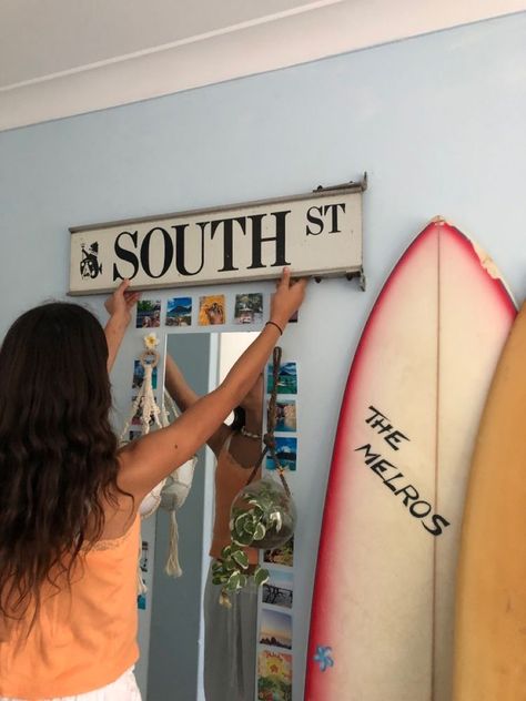 Aesthetic Beach Room, Surf Room Aesthetic, Beach Room Aesthetic, Girl Room Aesthetic, Surfer Girl Room, Surf Room, Beach Room, Room Ideas Aesthetic, Aesthetic Beach