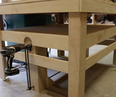 Drill Powered Adjustable Height Work Bench!: 7 Steps (with Pictures) Adjustable Height Work Table, Small Woodworking Shop Ideas, Adjustable Height Workbench, Workbench Height, Diy Bank, Woodworking Bench Plans, Diy Workbench, Workbench Plans, Garage Work Bench