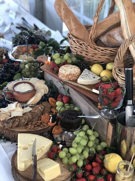 Rustic Grazing Board, French Grazing Table, Rustic Cheese Board, Tasting Table Design, Wednesday Decor, Rustic Grazing Table, Boho Tables, Meat Table, Graze Table