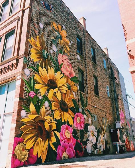 West Town Chicago at a place called West Town Bakery and Diner Seni Mural, Art Geek, Garden Mural, Flower Mural, Flowers Painted, Fence Art, Murals Street Art, Mural Wall Art, Mural Painting