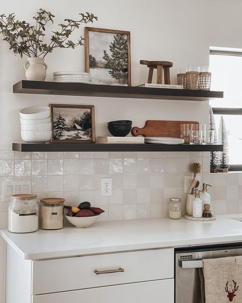 Kitchen Shelves Decor Ideas, Kitchen Floating Shelves, Kitchen Countertop Decor, Floating Shelf Decor, Kitchen Shelf Decor, Floating Shelves Kitchen, Countertop Decor, Kitchen Counter Decor, Counter Decor