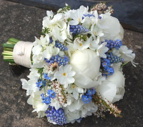 Spring Wedding Bouquets, Blue Wedding Bouquet, Strictly Weddings, Blue Wedding Flowers, Spring Wedding Flowers, Mod Wedding, White Bouquet, Bride Bouquets, Deco Table